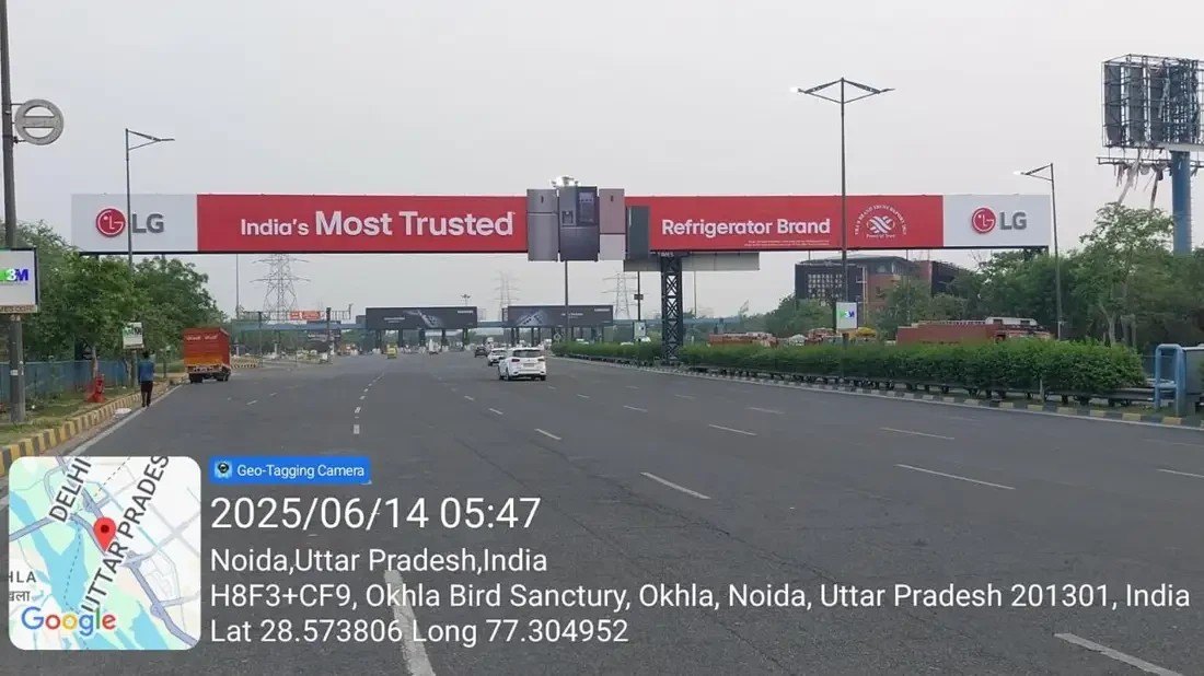 LG, Gantry hoarding, Noida Expressway